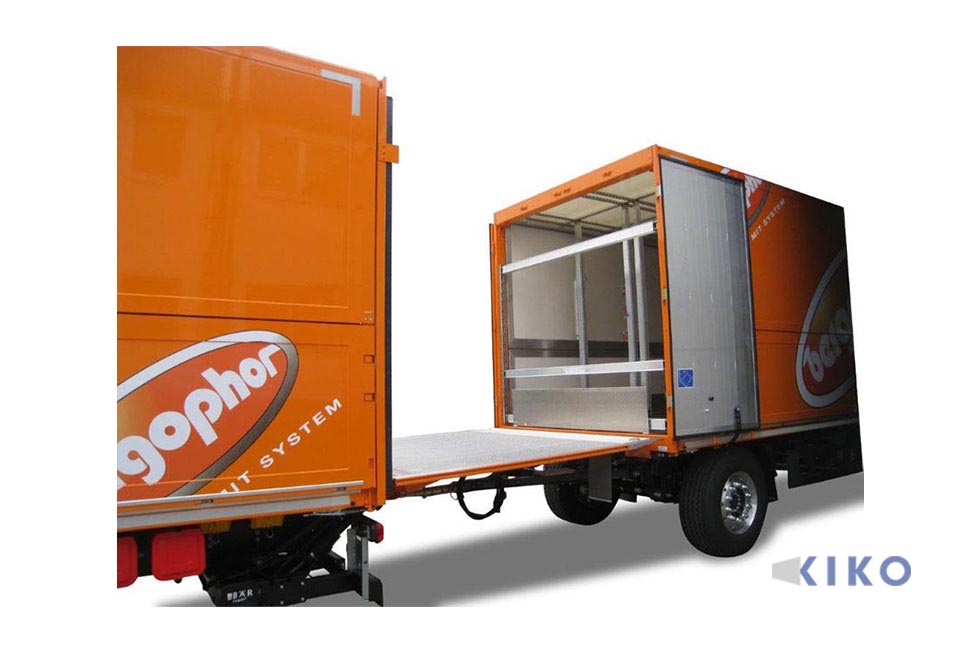KIKO 10 Anhänger vorne mit Türen als Durchladezug